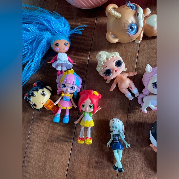 LOT of LOL dolls plus extras. - Picture 3 of 7